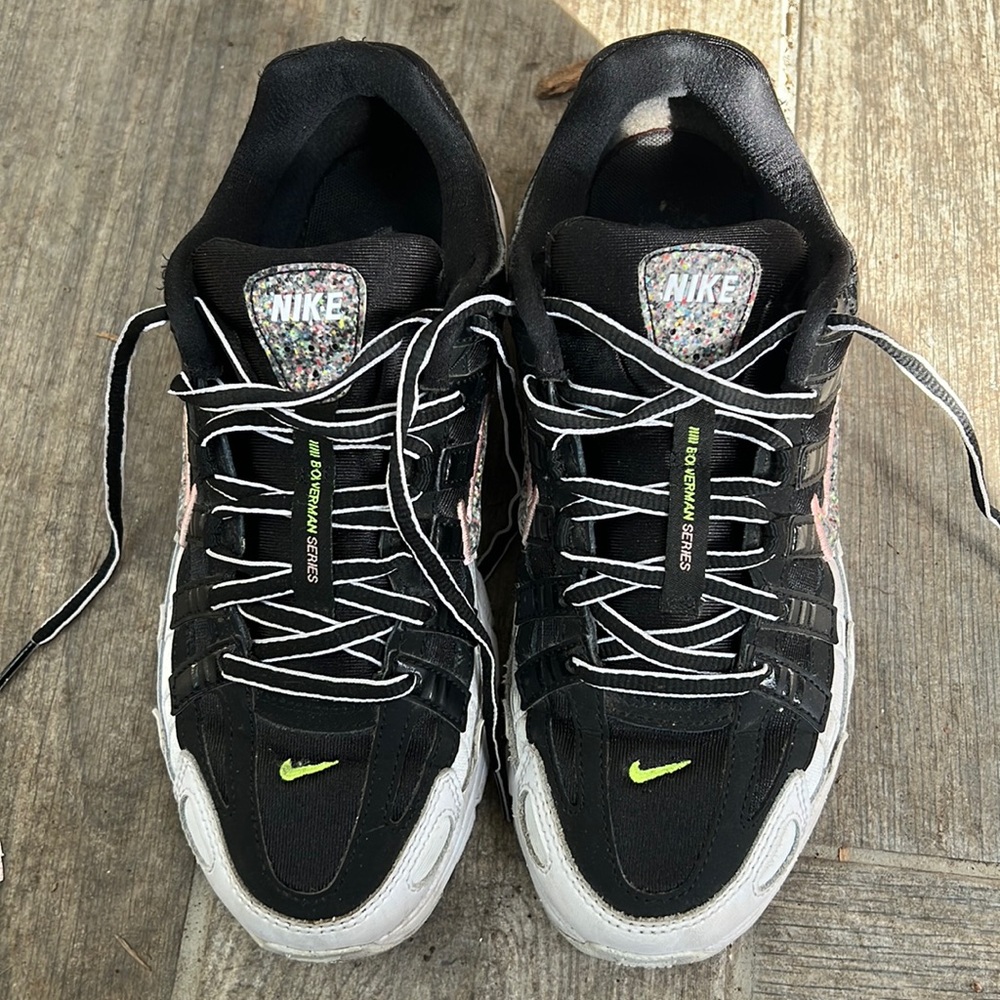 Nike size 7.5 black and white P-6000 Shoes